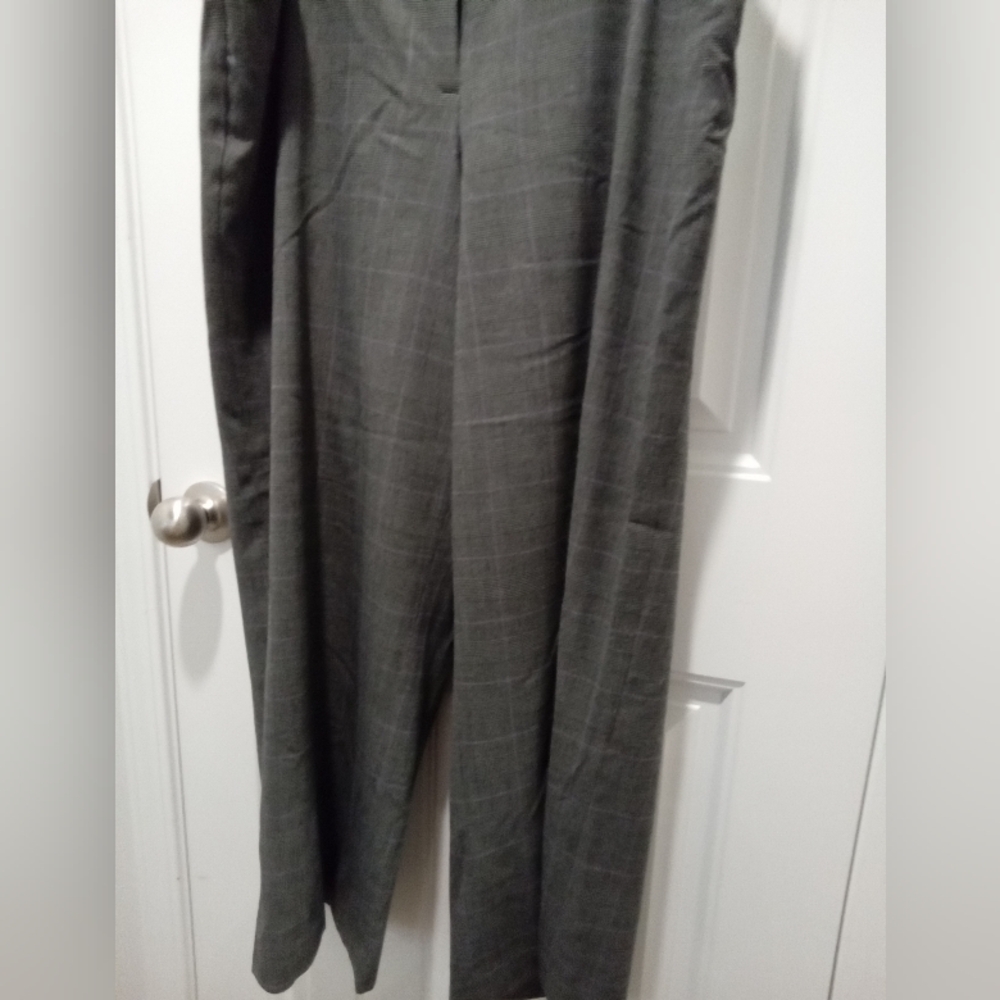 2-$10... Lane Bryant Women's Plus Size 16 Petite Gray/Purple Plaid Dress Pants